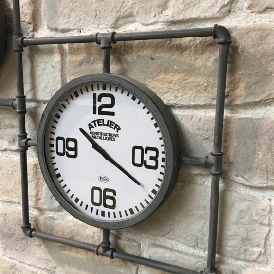 Horloge Multiple de Style Industriel Tube en Métal gris