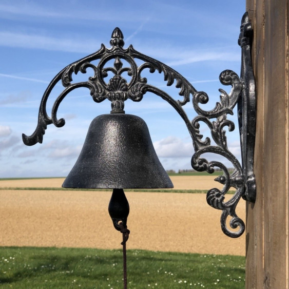 Cloche grise avec accroche murale