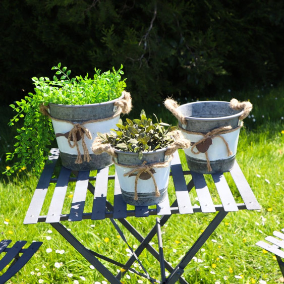 Set de 3 gros cache-pots en zinc avec poignées en cordelette et oiseau suspendu