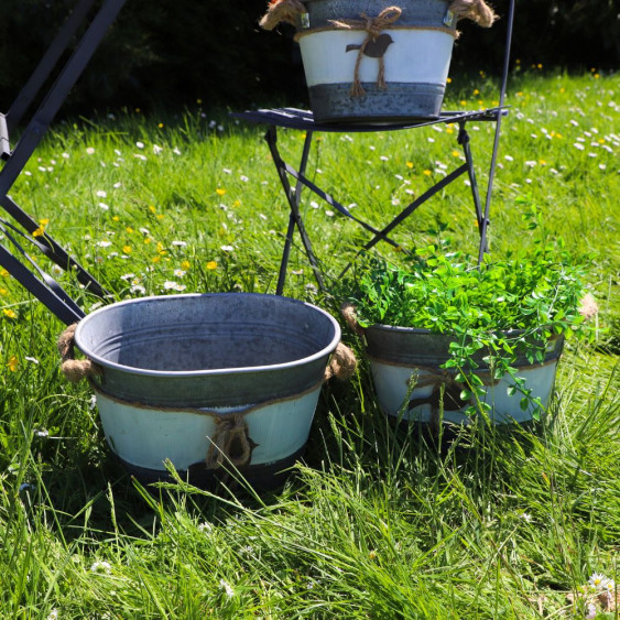 Set de 3 jardinières ovales en zinc avec poignées en cordelette et oiseau suspendu