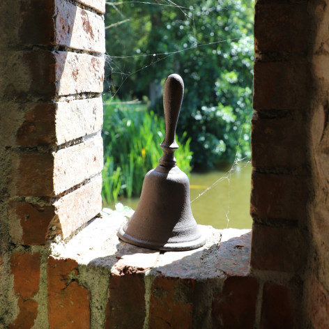 Cloche en fonte marron