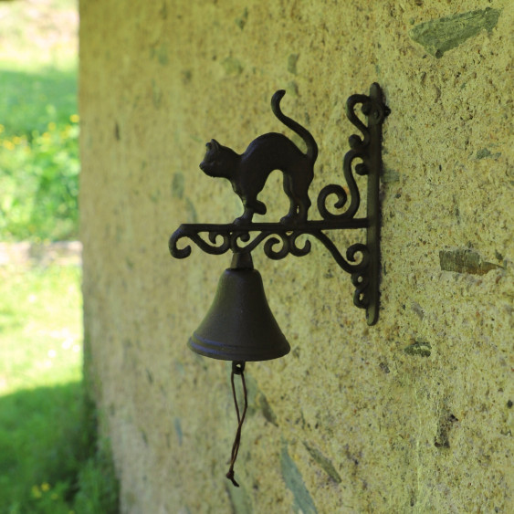 Cloche murale en fonte marron "chat hérissé "