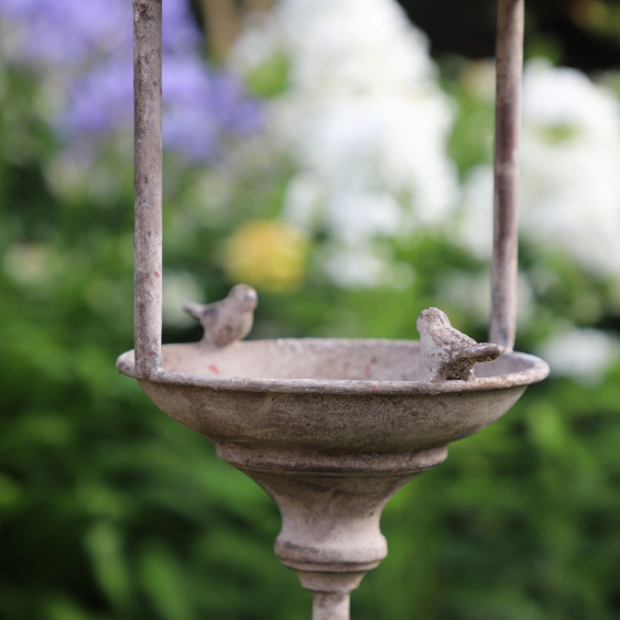 Mangeoire à oiseaux sur pic en métal vieilli