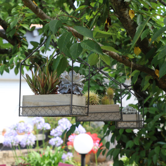 Jardinière carrée «Maisonnette et oiseau» en bois et métal