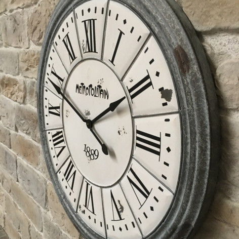 Horloge antique en métal et bois blanc et gris Ø.100 cm