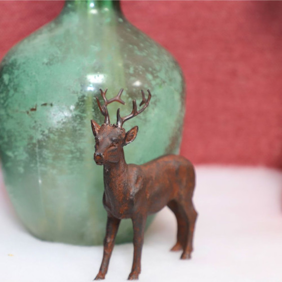 Figurine Cerf "debout" en résine marron -