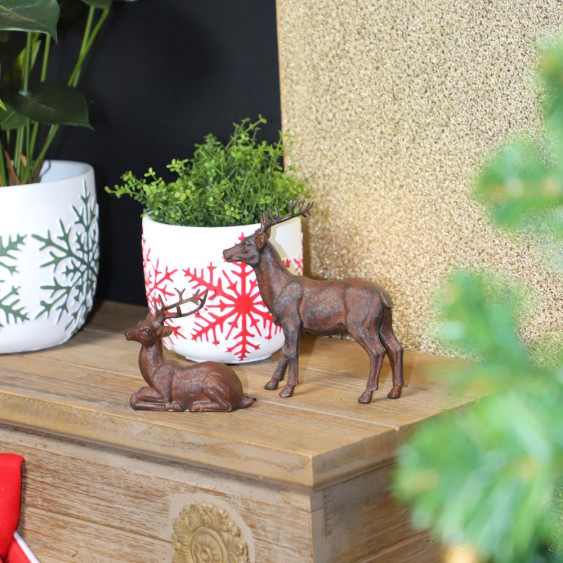 Figurine Cerf "couché" en résine marron