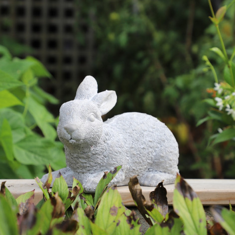 Lapin de jardin couché en béton gris 30 x 14 x 19 cm