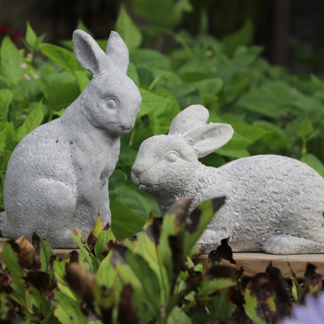 Lapin de jardin couché en béton gris 30 x 14 x 19 cm