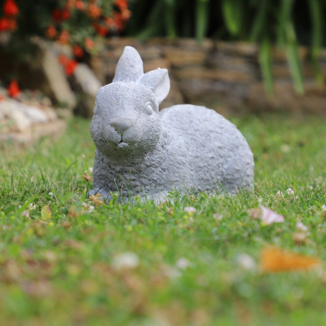 Lapin de jardin couché en béton gris 30 x 14 x 19 cm