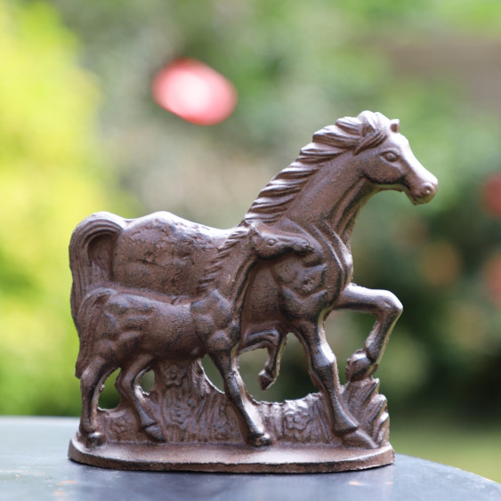 Figurine cheval en fonte marron 17 x 16 cm