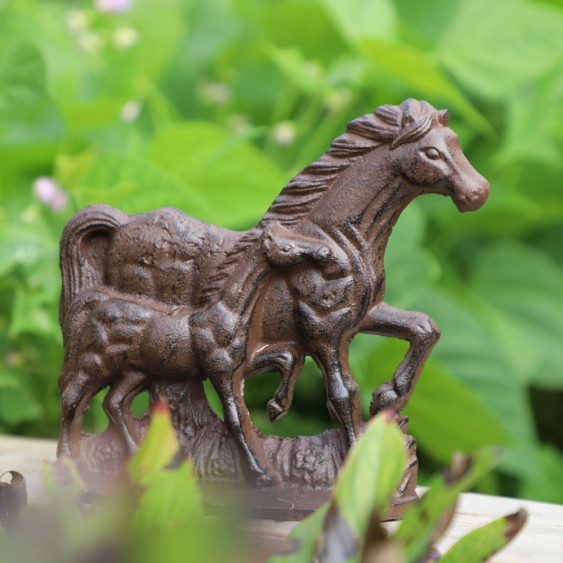 Figurine cheval en fonte marron 17 x 16 cm