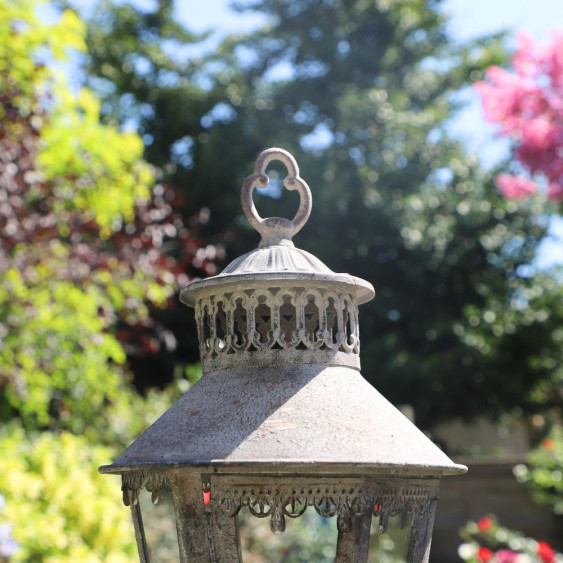 Lampadaire sur pied en métal gris vieilli et verre