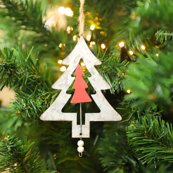 Ensemble d'un Sapin et d'une étoile en zinc gris et rouge à suspendre par une cordelette