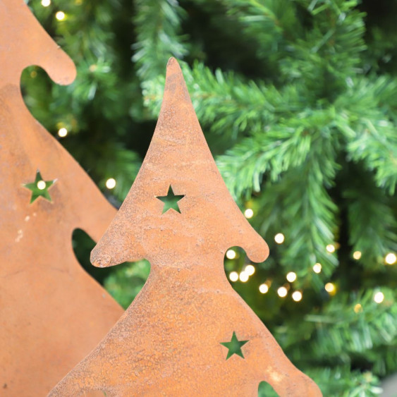 Sapin ajouré étoiles en métal rouillé marron