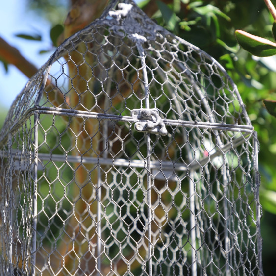 Cage à oiseaux bougeoir grillagée en métal gris 23 x 17 x 45 cm