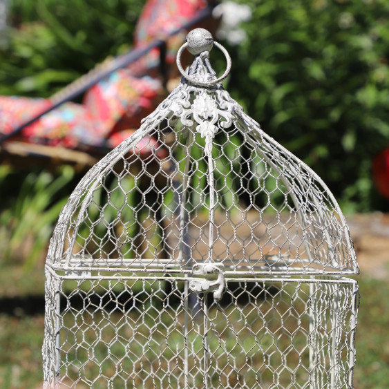 Cage à oiseaux bougeoir grillagée en métal blanc vieilli