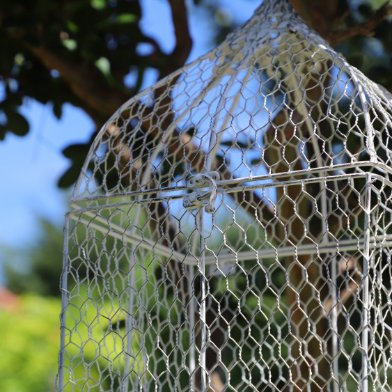 Cage à oiseaux bougeoir grillagée en métal blanc vieilli